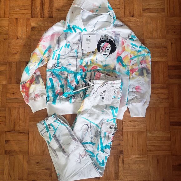 Girl's Youth Size 12 Guess Brandalized Grafitti by Banksy Queen Hoodie & Joggers - Picture 1 of 9